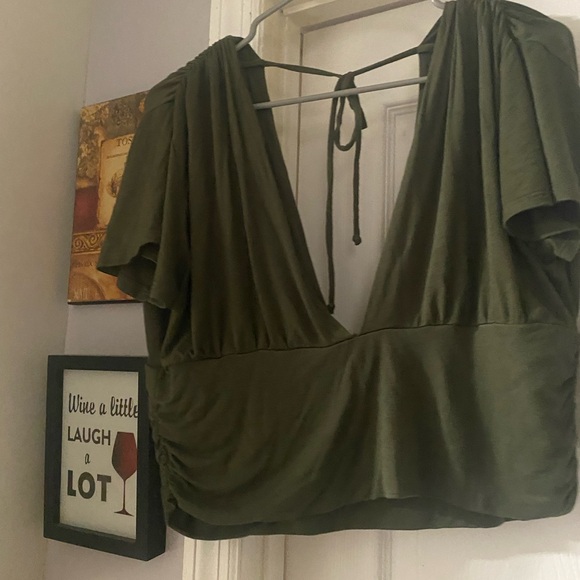 FINAL PRICE EARTHBOUND Olive Green V-Neck crop  Top - Picture 2 of 4